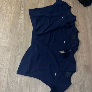 Figs single pocket top x3